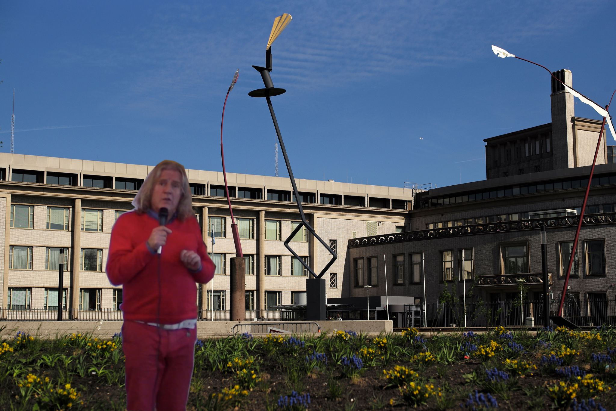 Alfred Vierling over het Joegoslaviëtribunaal: “Er hangt dus een enorme vieze lucht rond deze instelling.”