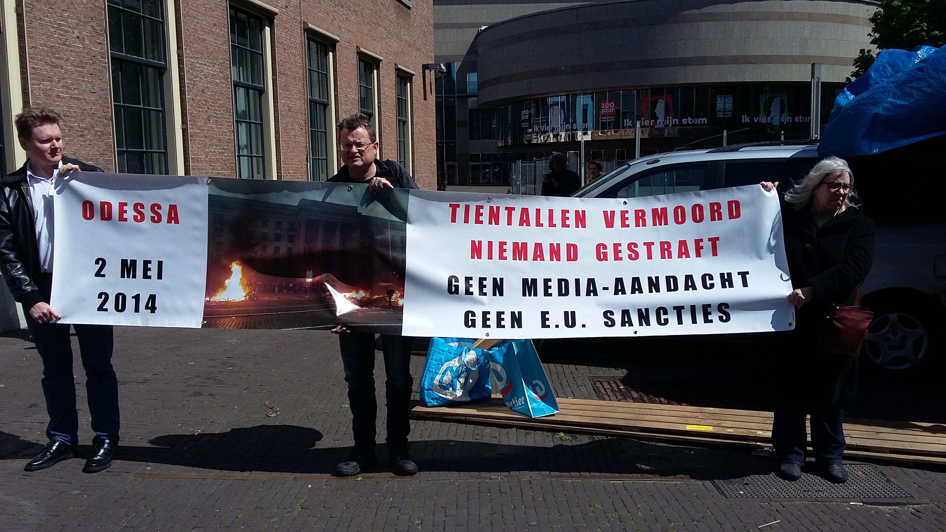 Dodenherdenking in Den Haag 4 mei van…. Russen levend verbrand in Odessa 2014 door Oekraiense extremisten.